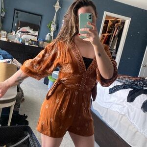 Free People - Azalia V-neck Woven Romper in Chocolate Size Small